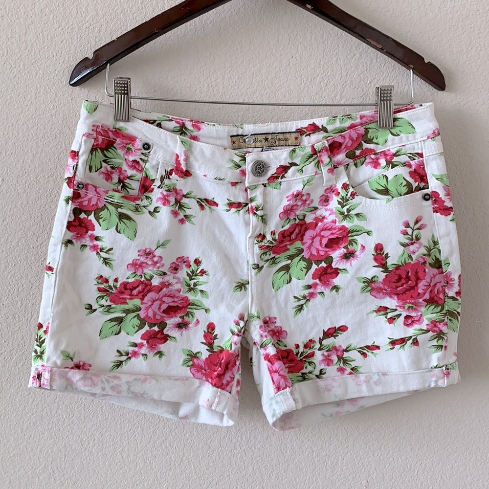 Vanilla Jeans floral rolled hem shorts size 6